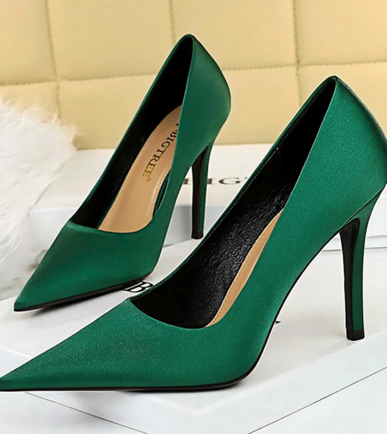 2023 Donna Tacchi Décolleté Seta 10cm Tacchi alti Scarpins Lady Verde Rosa Fetish Wedding Escarpins Party Event Quality