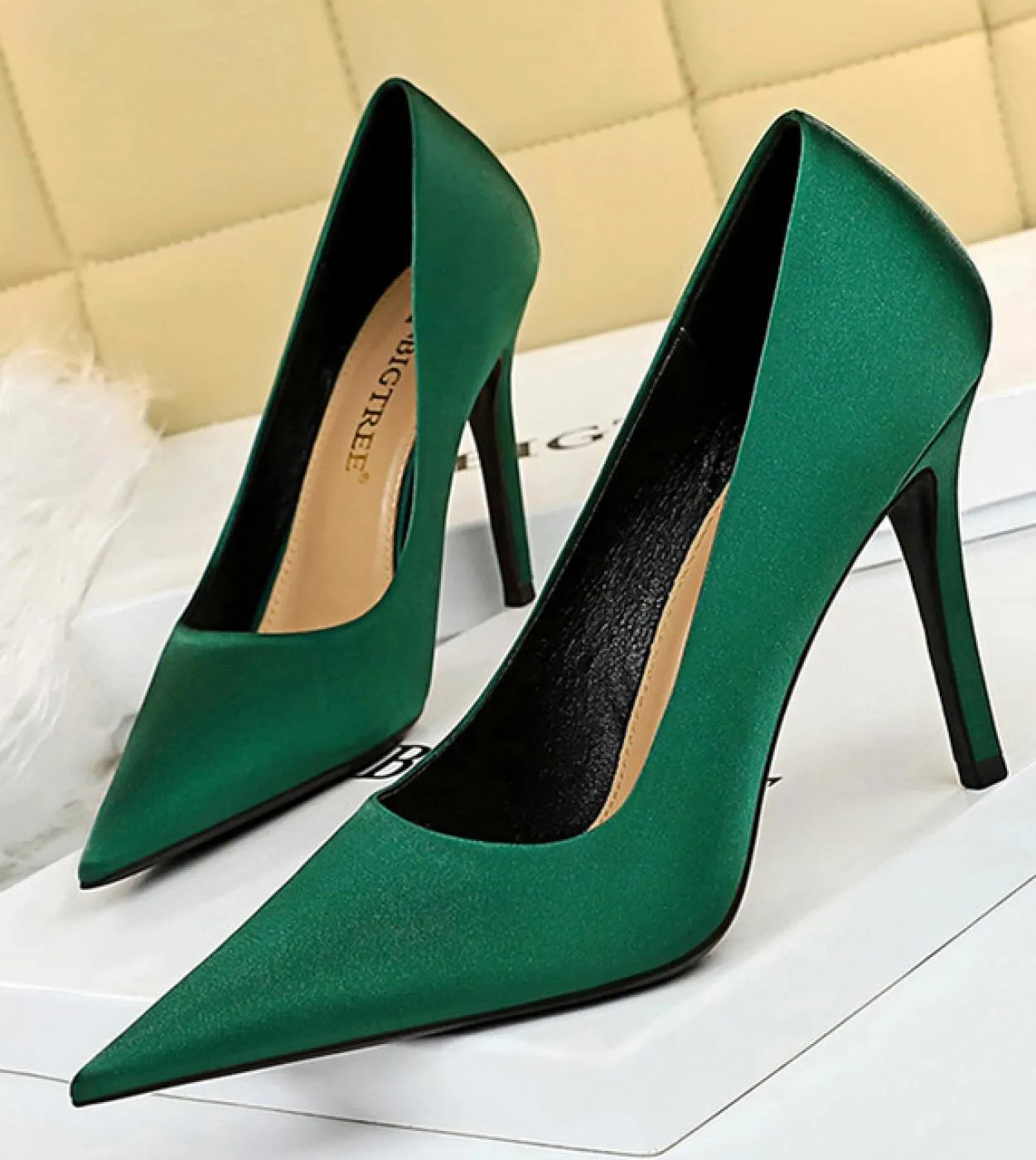 2023 Donna Tacchi Décolleté Seta 10cm Tacchi alti Scarpins Lady Verde Rosa Fetish Wedding Escarpins Party Event Quality