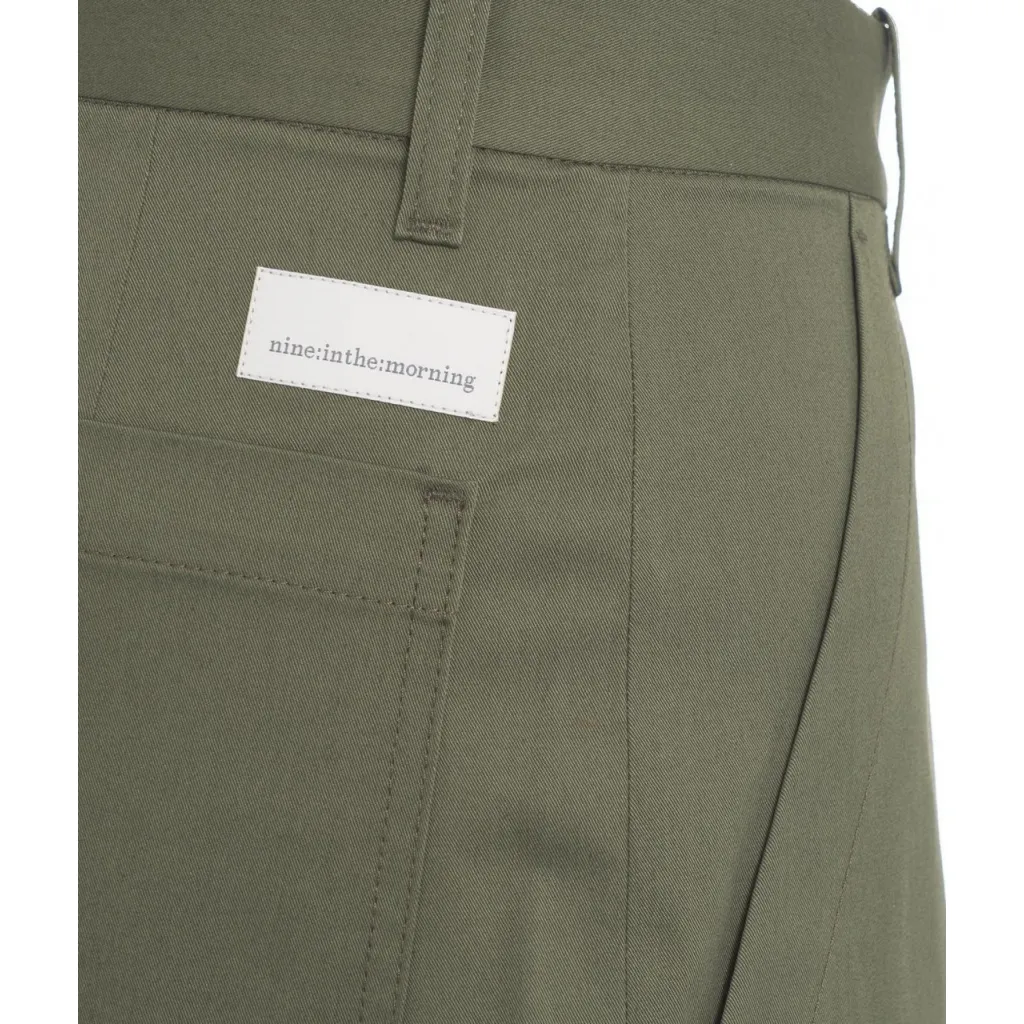 Carpenter chino verde