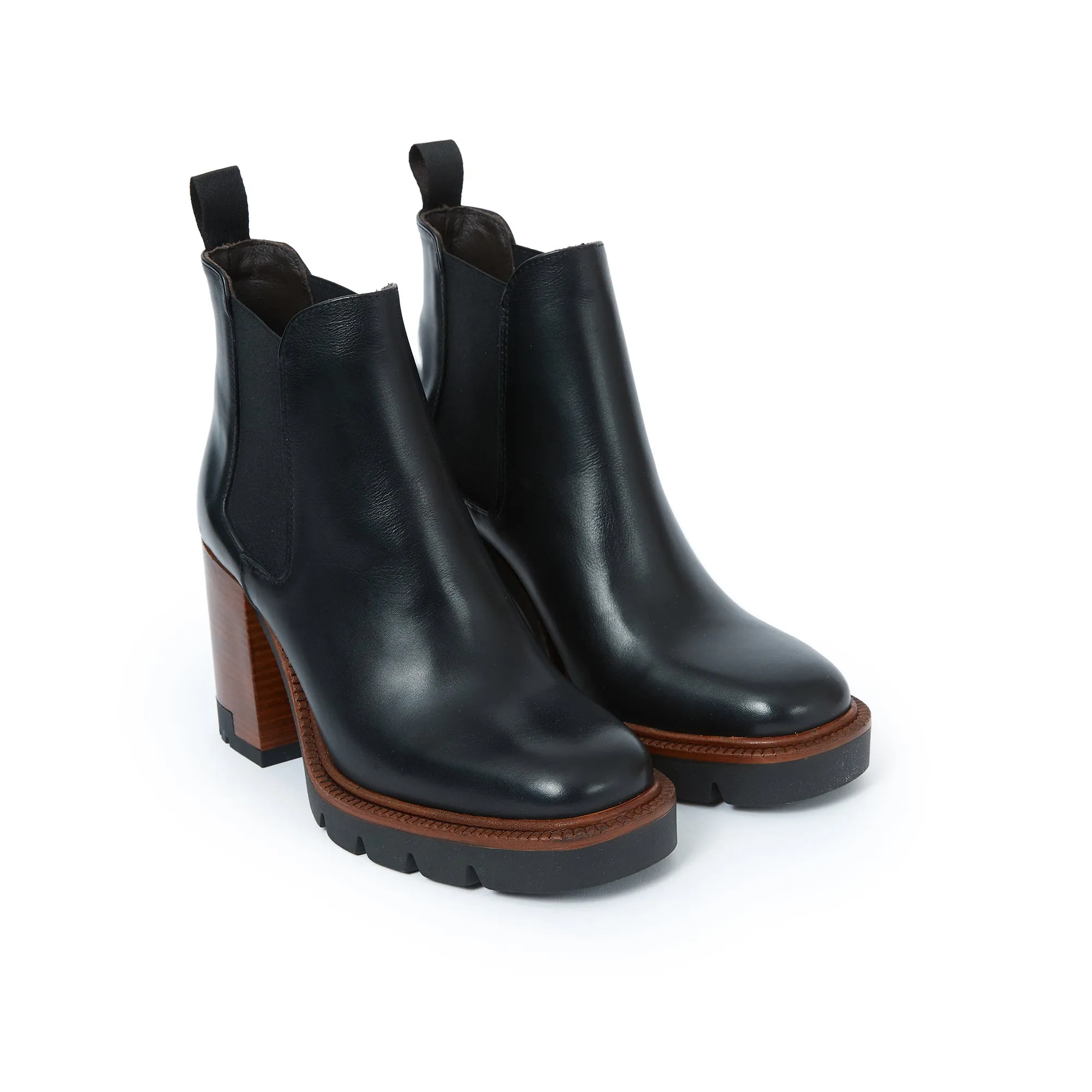 Heeled chelsea boot black