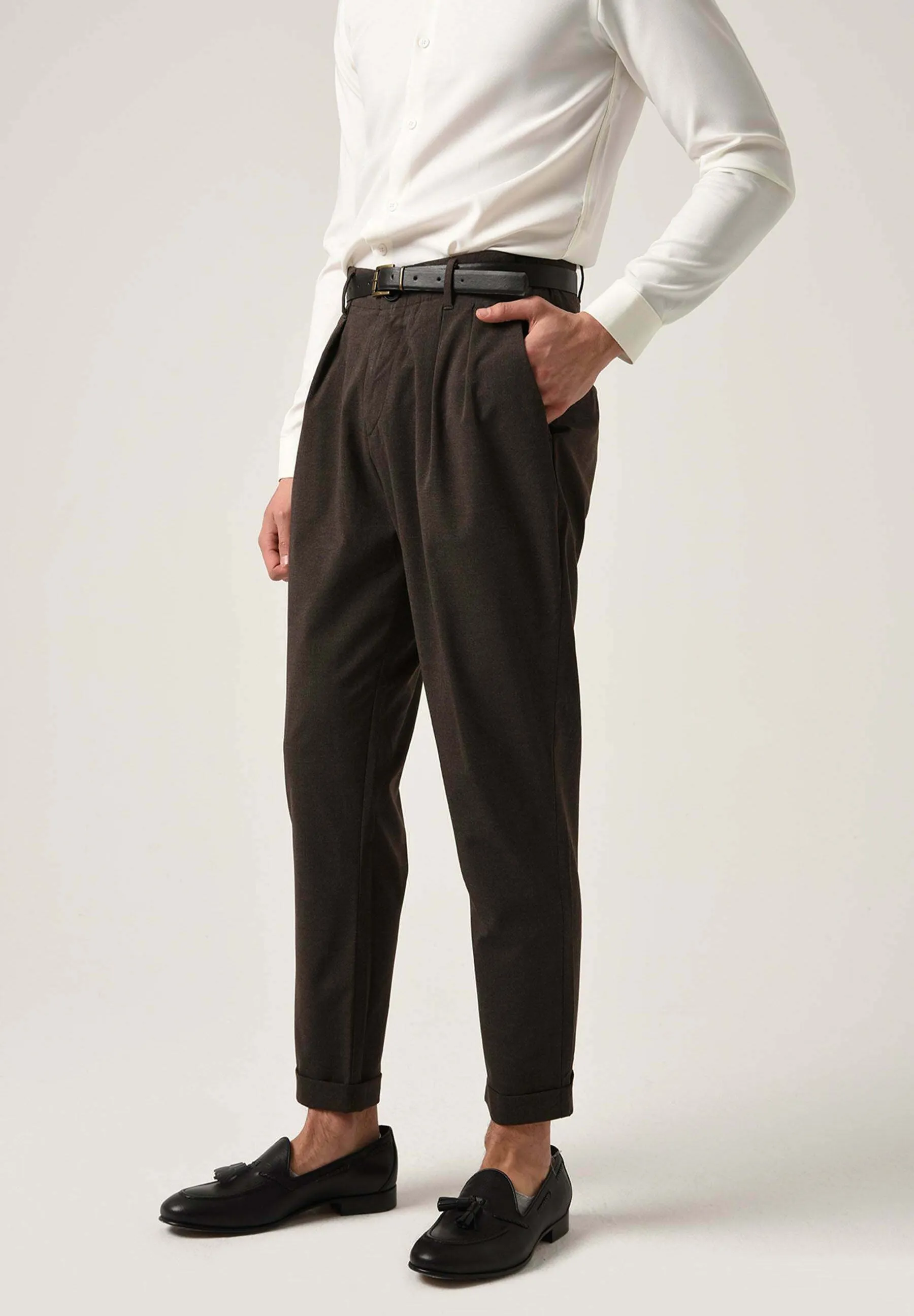 HIGH WAIST AND BELTED - Pantaloni