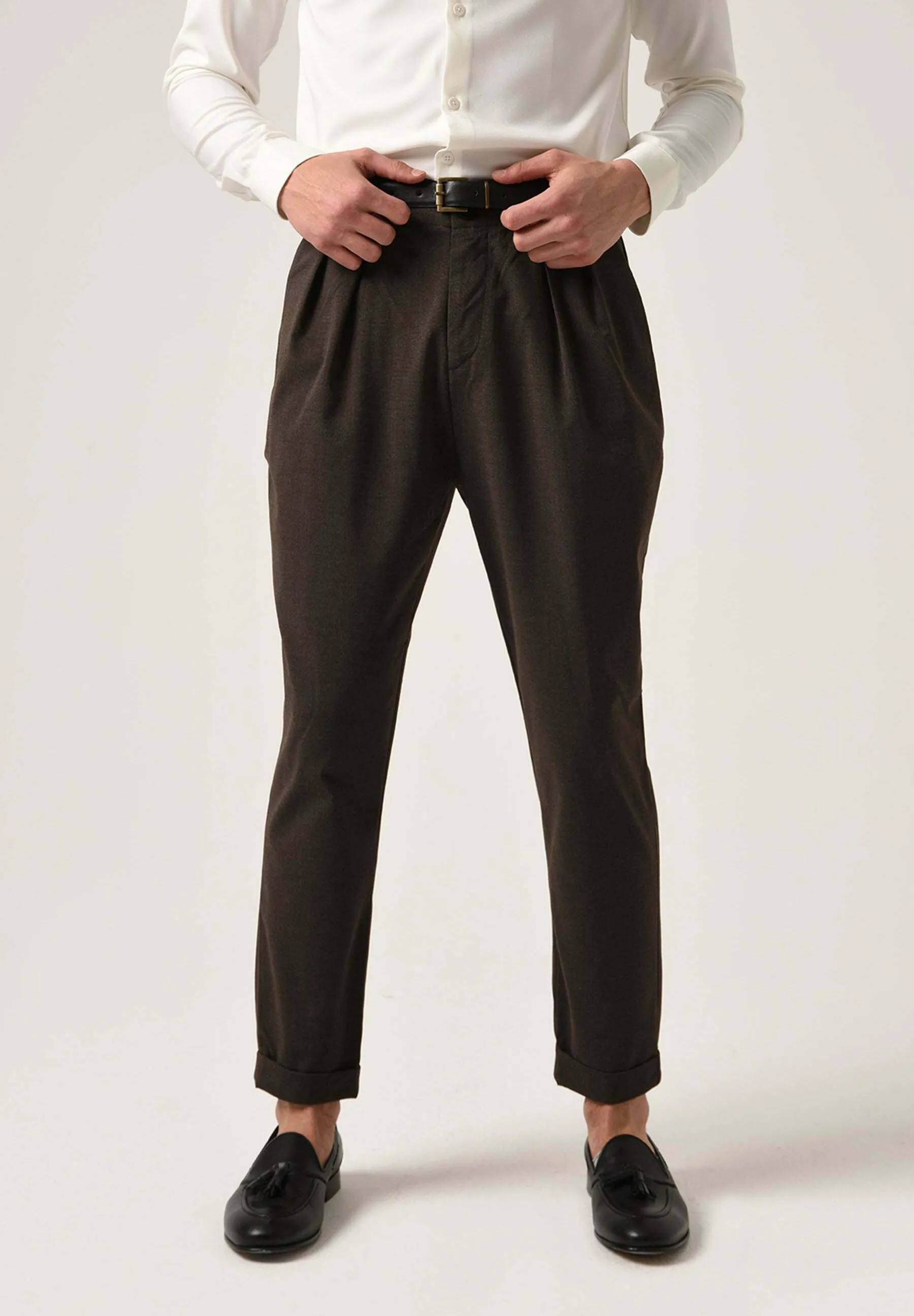 HIGH WAIST AND BELTED - Pantaloni