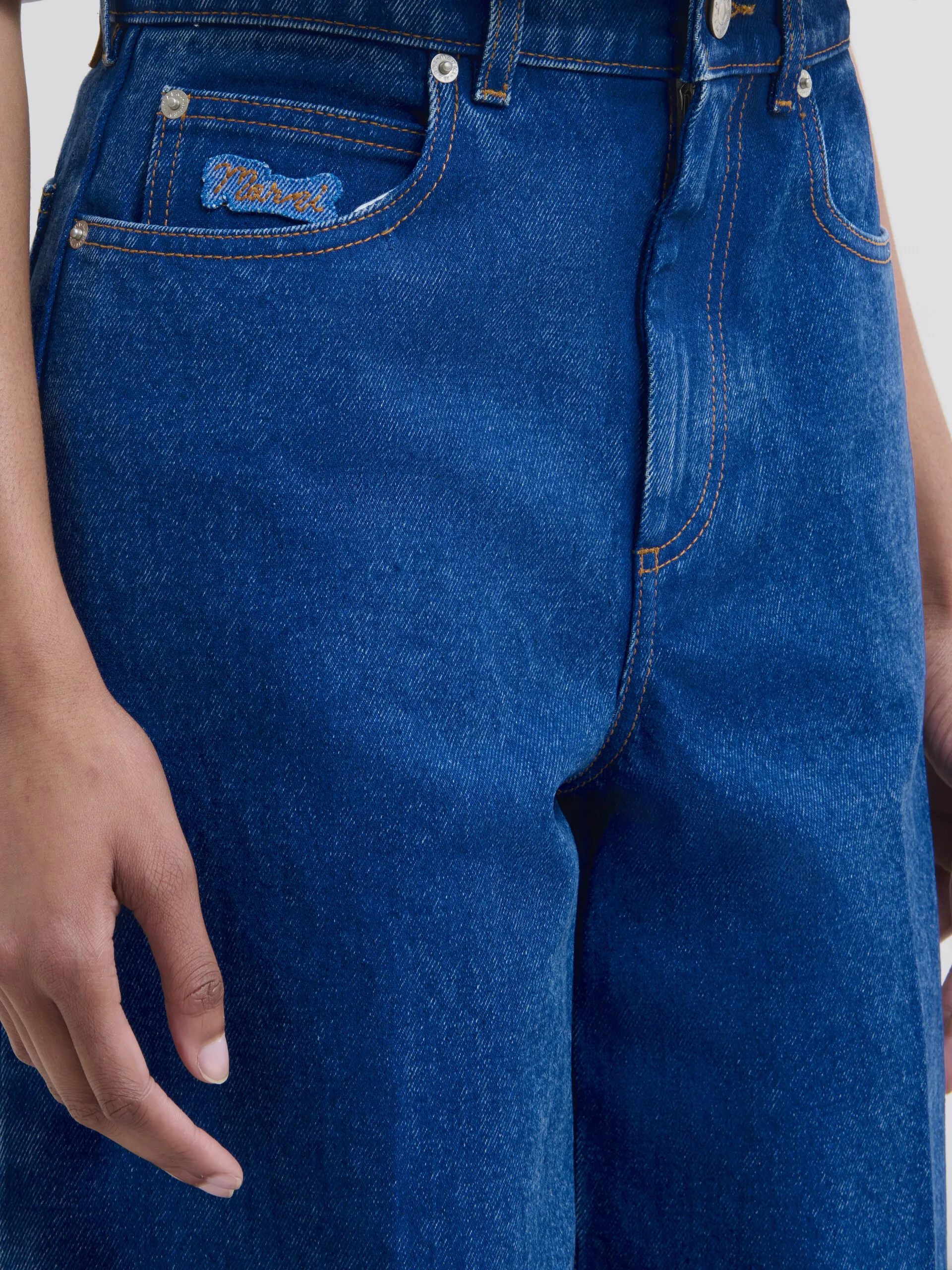 Jeans a gamba larga in denim biologico blu