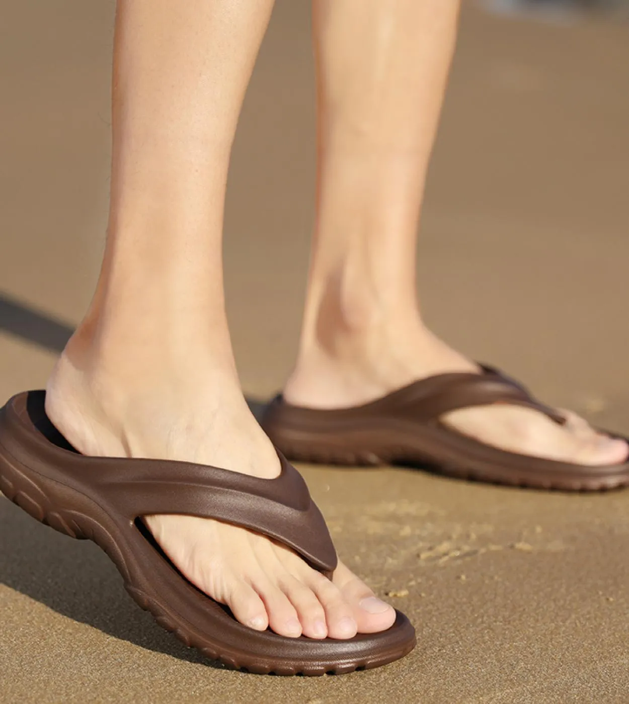 Nuove infradito da uomo marrone Pantofole morbide comode di alta qualità Scarpe da spiaggia da uomo allaperto Scarpe casual da