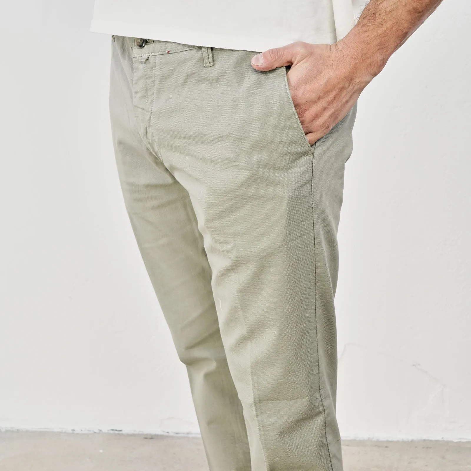 Pantaloni beige con tasche