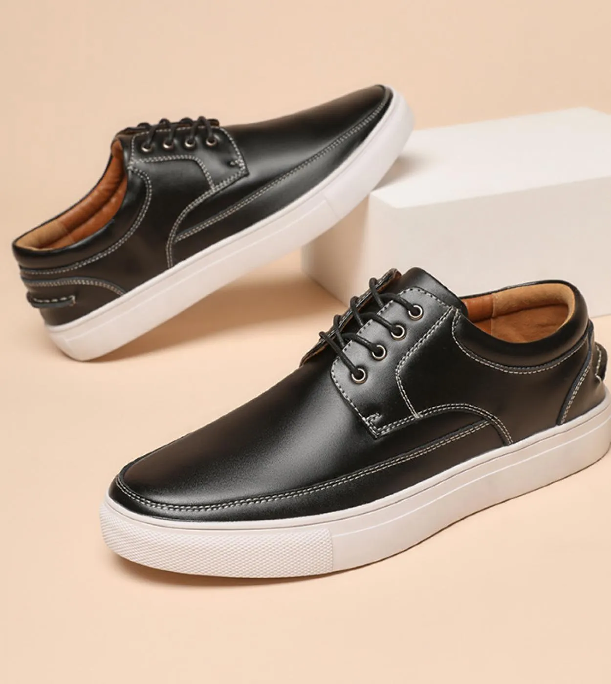 Scarpe casual da uomo economiche 2023 Primavera nuovo stile Moda Sneakers da esterno nere Scarpe da lavoro quotidiane in pelle m