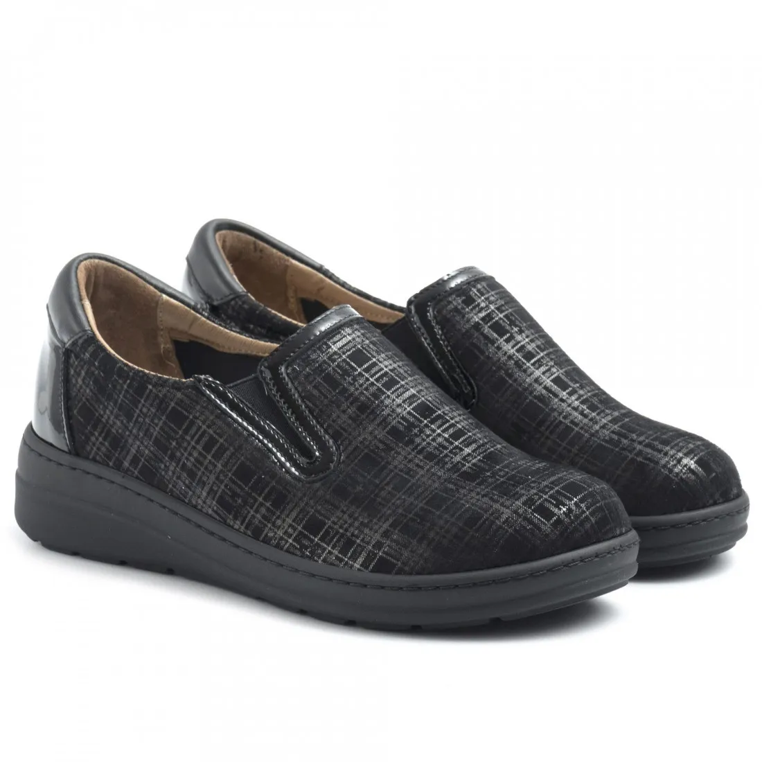 Slip on Cinzia Soft nero in pelle con elastico