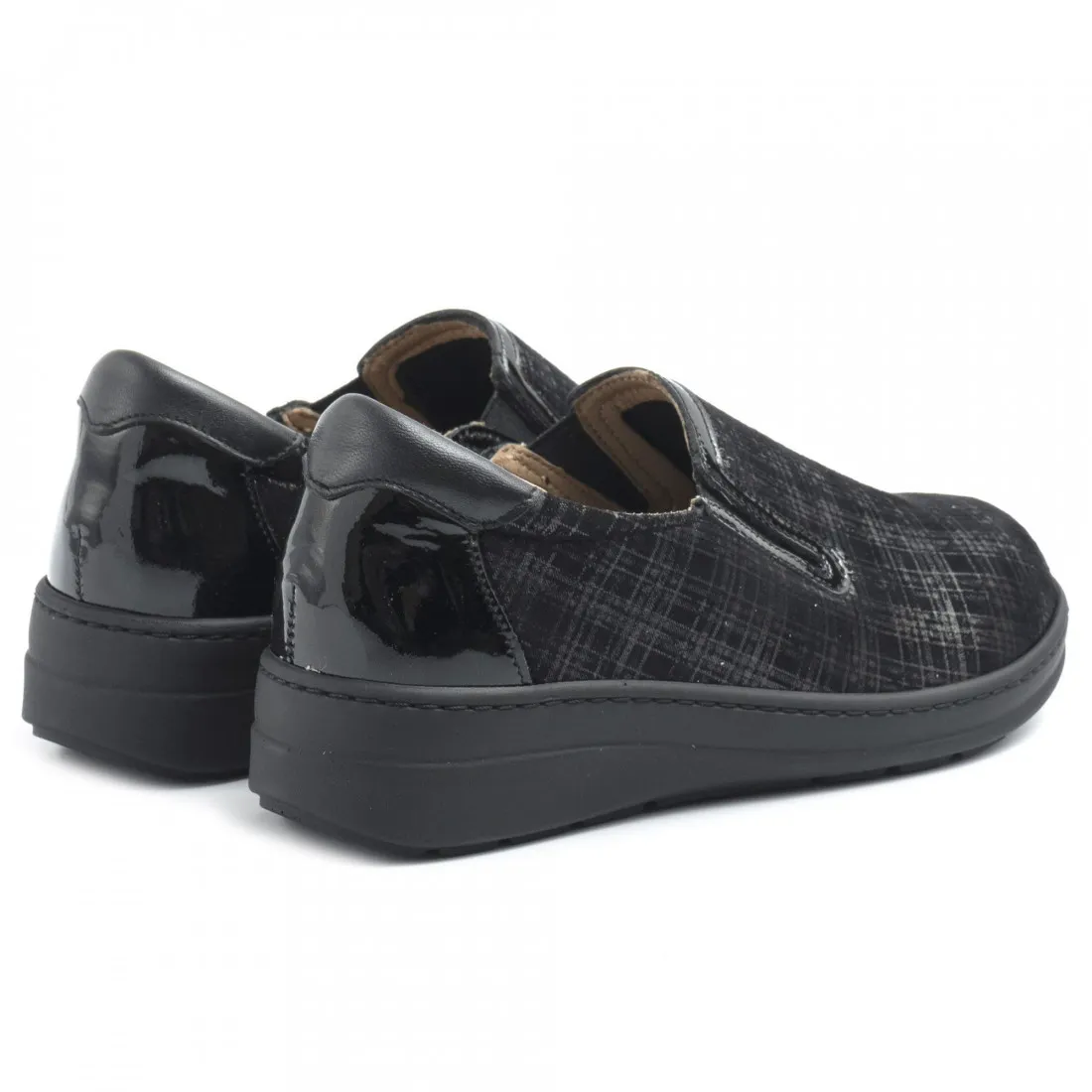 Slip on Cinzia Soft nero in pelle con elastico