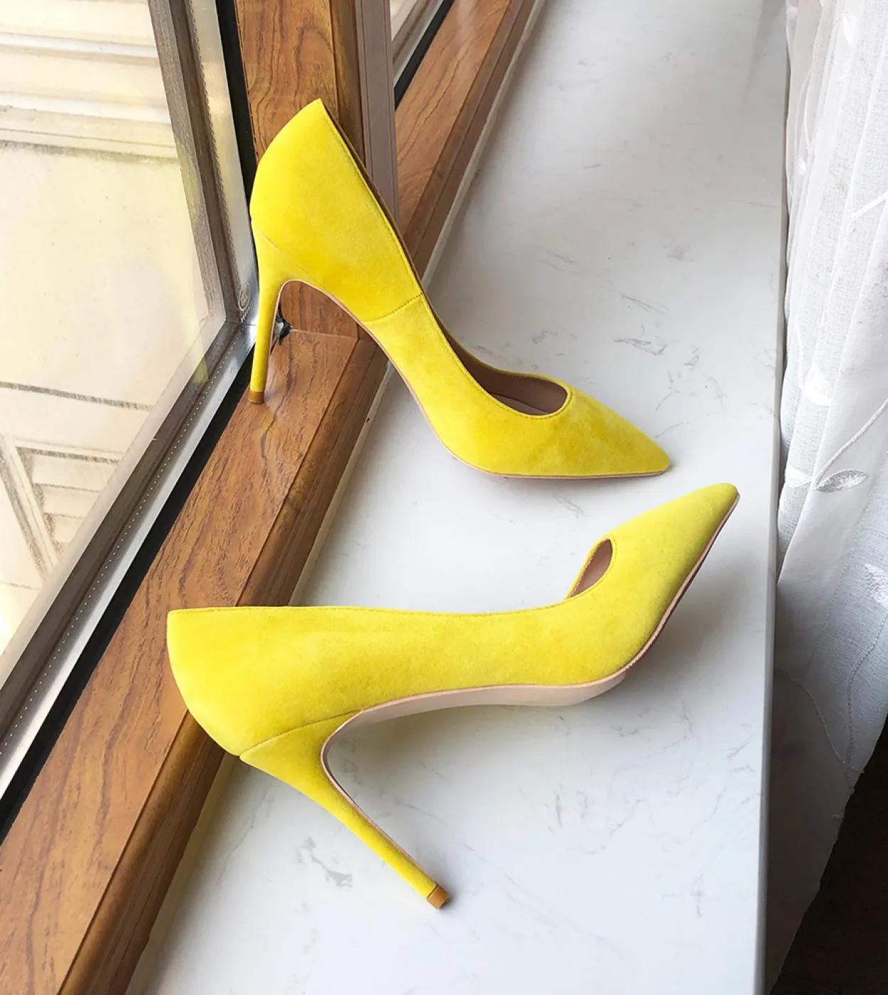 Tikicup Women Solid Yellow Flock Punta a punta Tacchi a spillo Tacchi alti Chic Ladies Fashion Pumps Slip On Wedding Party Dress